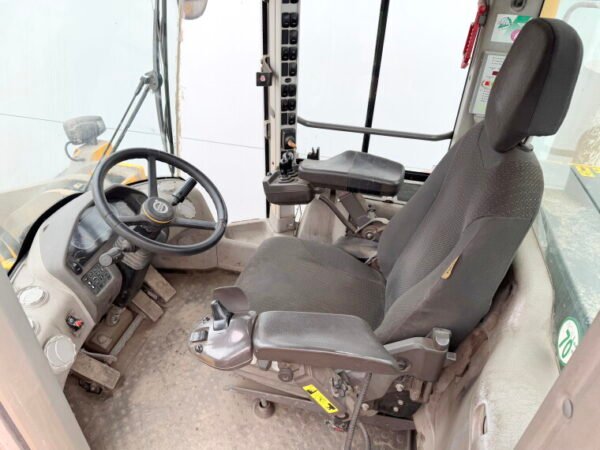 Volvo L220H - Image 8