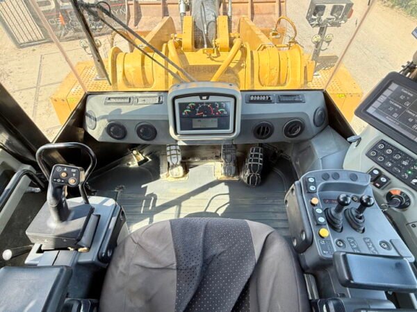Caterpillar 988K - Image 9