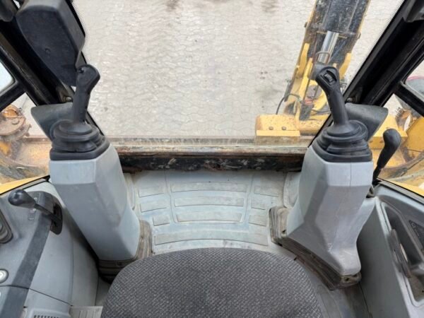 Caterpillar 444F - 4x4x4 - Image 8