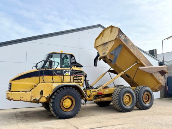 Caterpillar 730 - Image 9