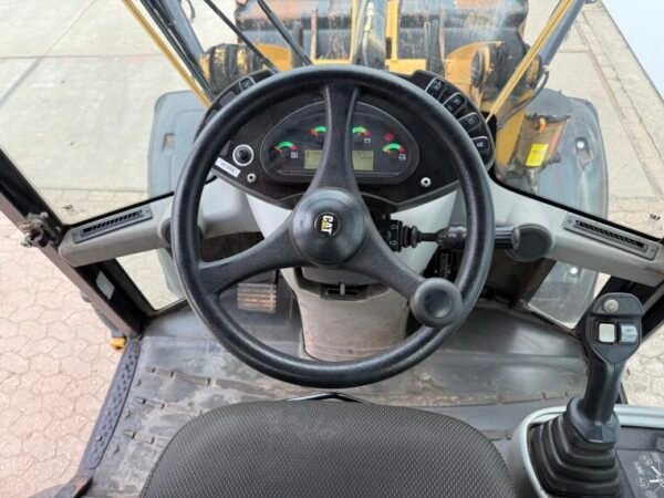 Caterpillar 908M - Image 9