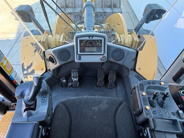 Caterpillar 950M - New michelin tyres - Image 9