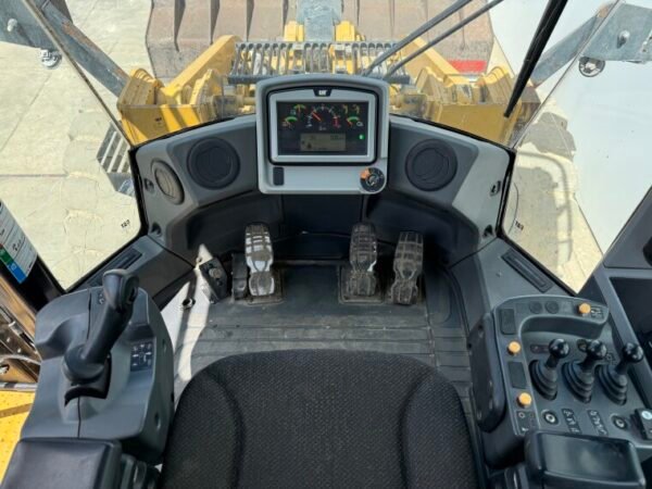 Caterpillar 966M - Image 9