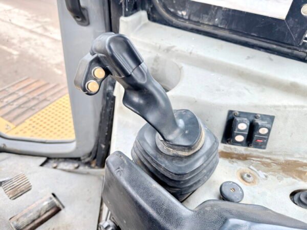 Caterpillar D6T - Image 9