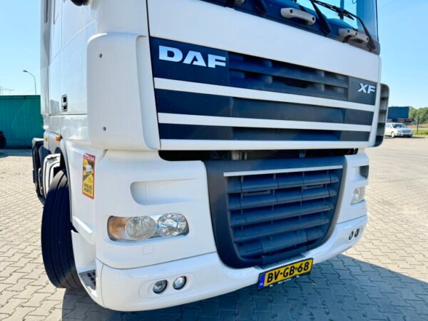 DAF XF105.410 6x2 - Image 9