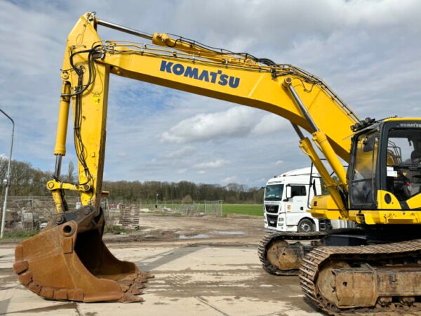 Komatsu PC490LC-11 - Image 8