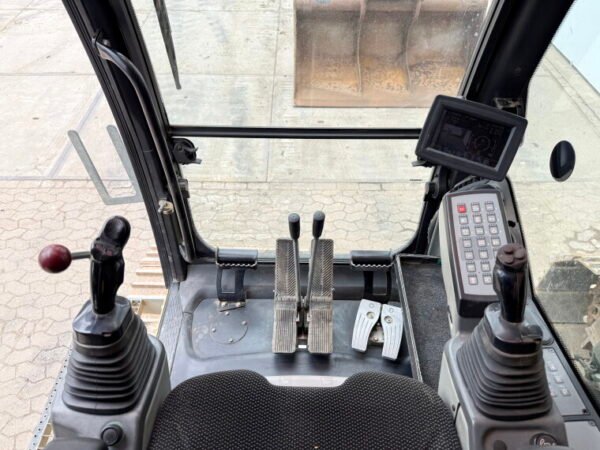 Liebherr R924LC - Image 9