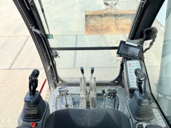 Liebherr R924LC - Image 9