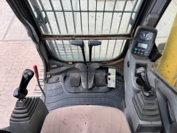 New Holland E215LC - Image 9