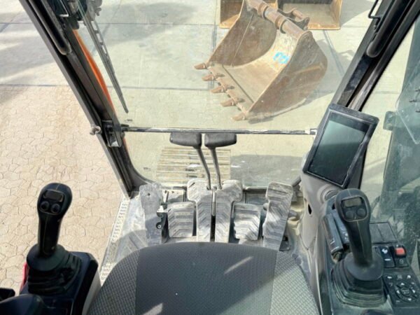Volvo ECR235EL - Image 9