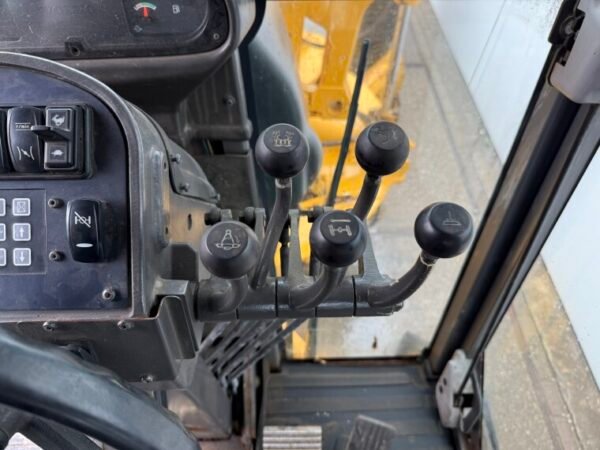 Volvo G946 AWD - Image 9