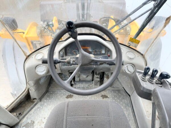 Volvo L120G - Image 9