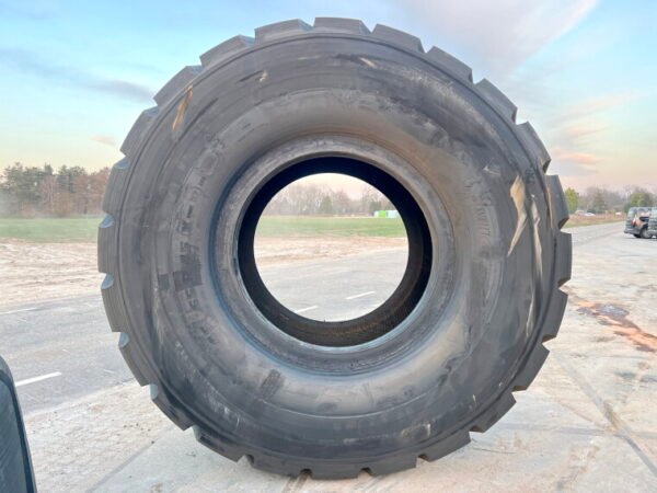 2 x Michelin 45 / 65 R 45 - Image 6