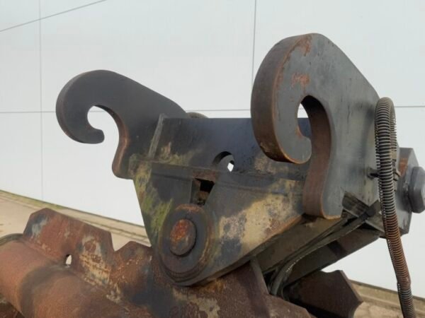 MH-30/22 Tilting Bucket - Image 9