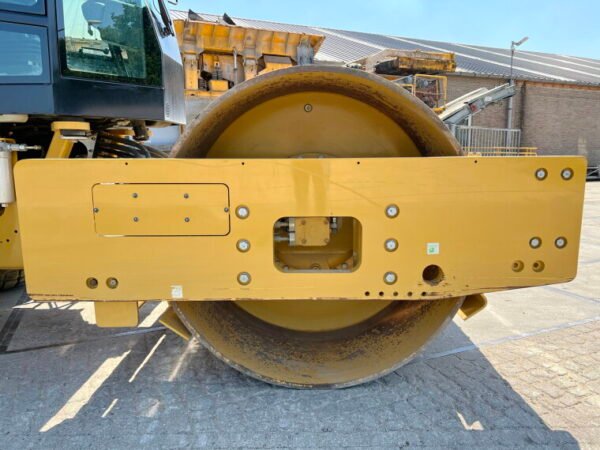Caterpillar CS66B - Image 13