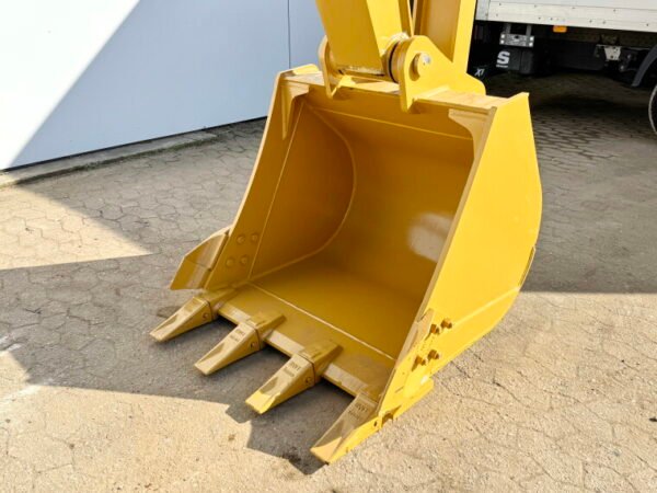 Caterpillar 323D3 - Image 10