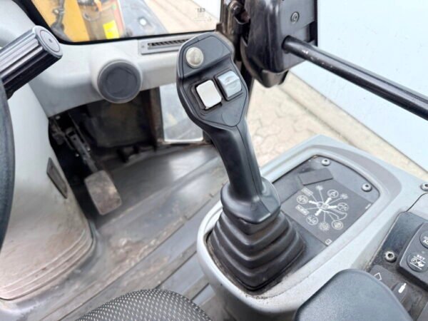 Caterpillar 908M - Image 10