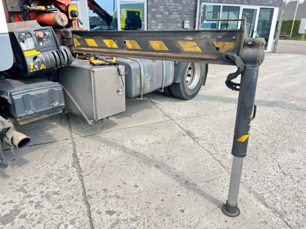 DAF CF85.360 + Effer 165-11-48 Crane - Image 10