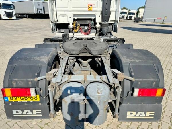 DAF XF105.410 6x2 - Image 10