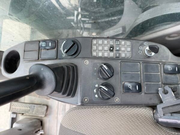Volvo EW180C - Image 11