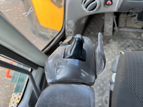 Volvo L220H - Image 10