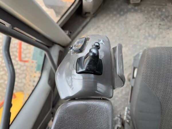 Volvo L220H - Image 10