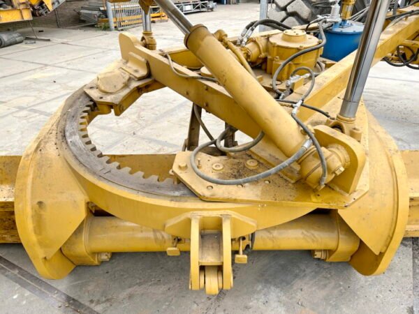 Caterpillar 16H - Image 11