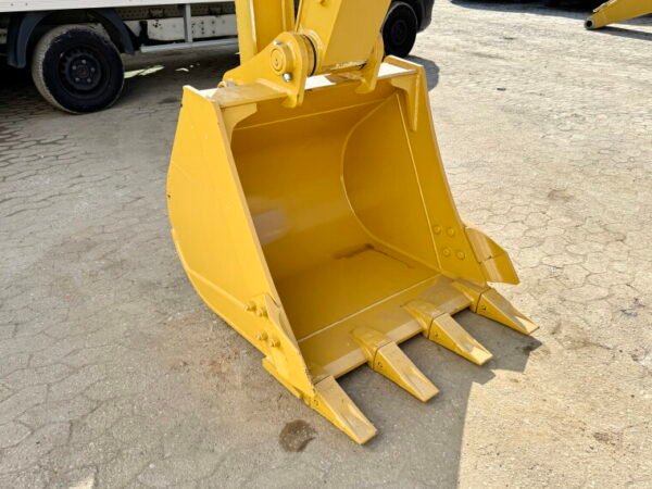 Caterpillar 323D3 - Image 11