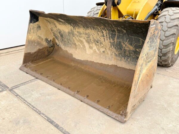 Caterpillar 908M - Image 11