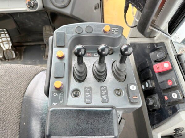 Caterpillar 950M - Image 11