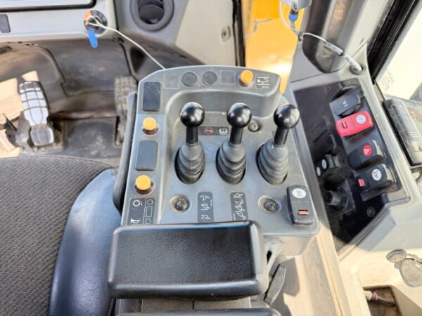 Caterpillar 950M - Image 11