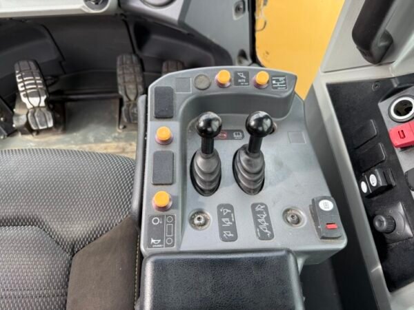 Caterpillar 950M - Image 11