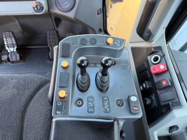 Caterpillar 950M - New michelin tyres - Image 11