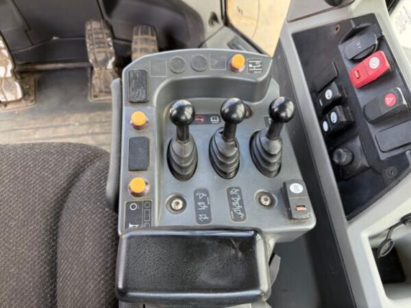 Caterpillar 966M - Image 11