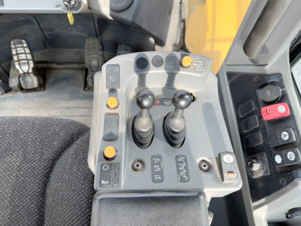 Caterpillar 972M - Image 11