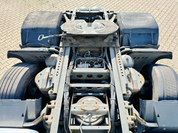 DAF XF105.410 6x2 - Image 11