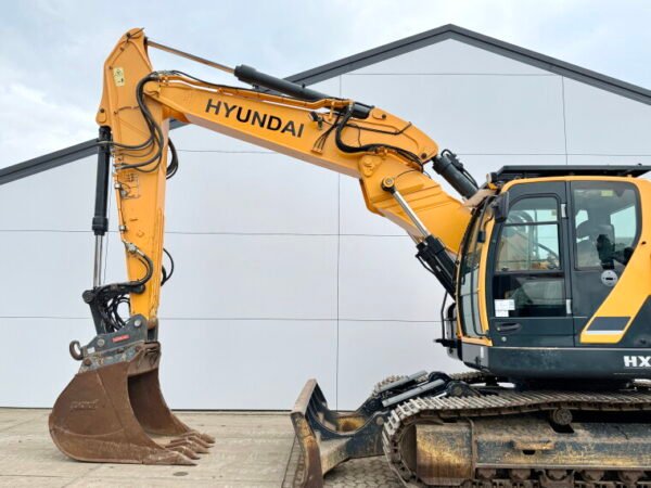 Hyundai HX235LCR - Image 11