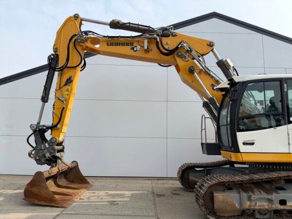 Liebherr R924LC - Image 11