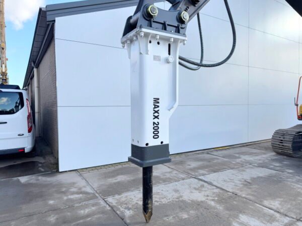 Volvo EC220D + Maxx 2000 Hammer - Image 11