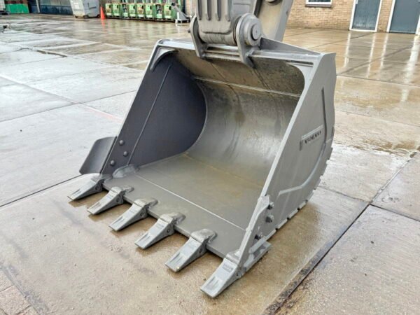 Volvo EC220D + Maxx 2000 Hammer - Image 13