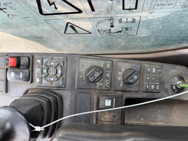 Volvo EC300EL - Image 12