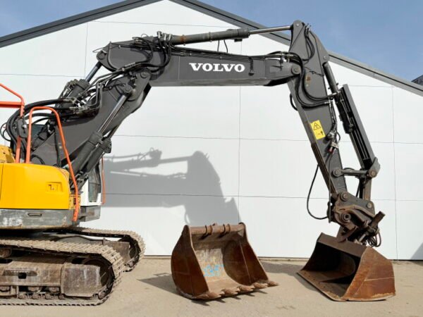 Volvo ECR235EL - Image 11