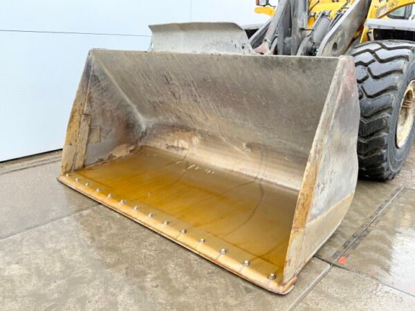Volvo L120G - Image 11