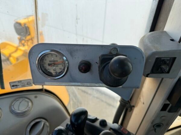 Volvo L150H - Image 11
