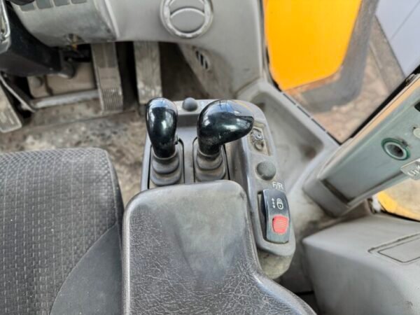 Volvo L220H - Image 11