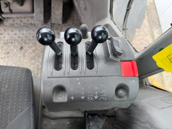 Volvo L70H - Image 11