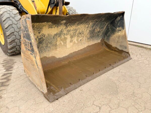 Caterpillar 908M - Image 12