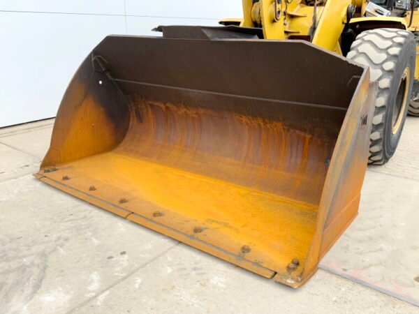 Caterpillar 938K - Image 12