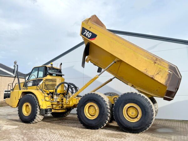 Caterpillar 740 - Image 13