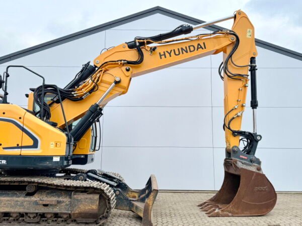 Hyundai HX235LCR - Image 12